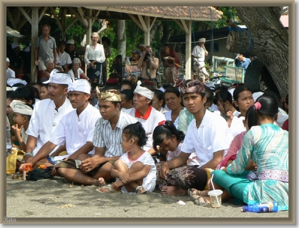 Melasti viering in Banyualit