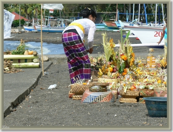 Melasti viering in Banyualit