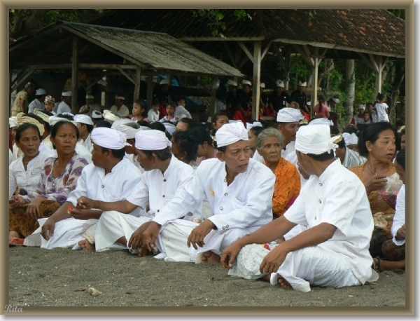 Melasti viering in Banyualit