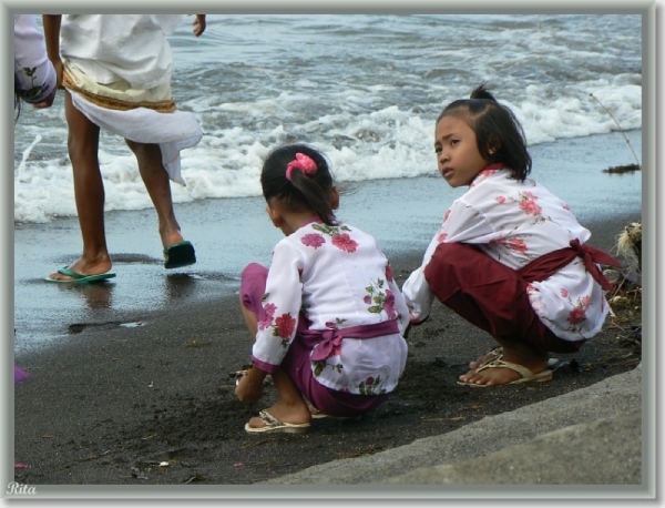 Melasti viering in Banyualit