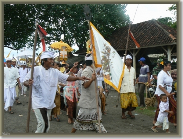 Melasti viering in Banyualit