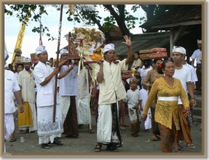Melasti viering in Banyualit