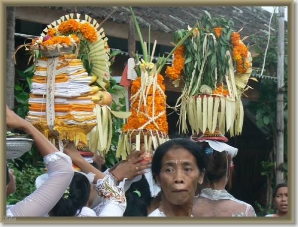 Melasti viering in Banyualit