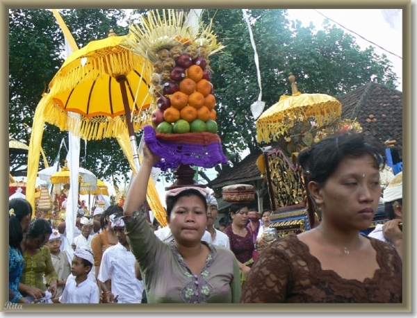 Melasti viering in Banyualit