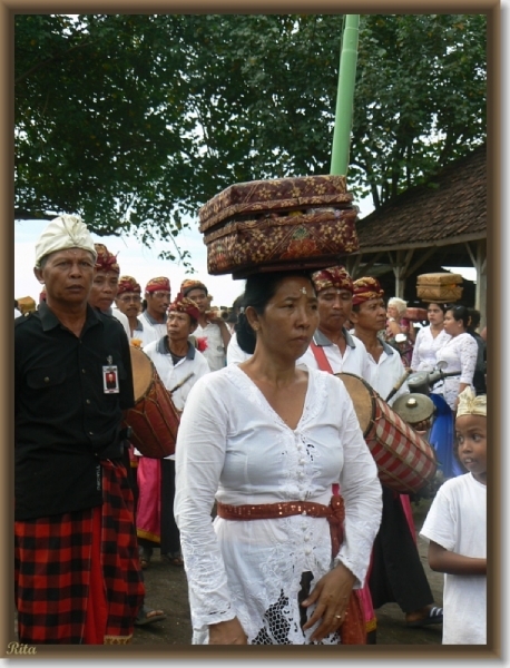 Melasti viering in Banyualit