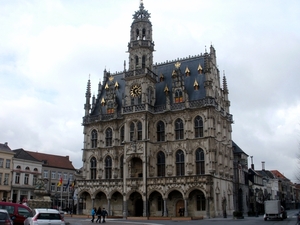 het prachtige stadhuis van Oudenaarde..