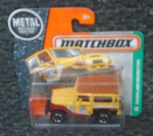 DSC05536_Matchbox_Toyota_Land-Cruser-FJ40_yellow-red-brown_TOYOTA