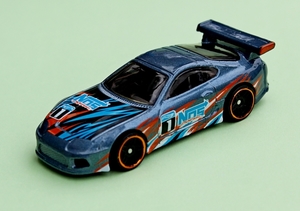 IMG_7432_HotWheels_Toyota-Supra_grey_NOS-sniper_blue-orange-tampo