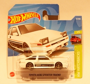 IMG_1113_Hot-Wheels_Toyota-AE86-Sprinter-Trueno_matte-white_Red&b