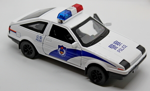 IMG_2308_Dubeeee_1op28_14cm_Toyota-AE86-Trueno_wit&blauw-police_p