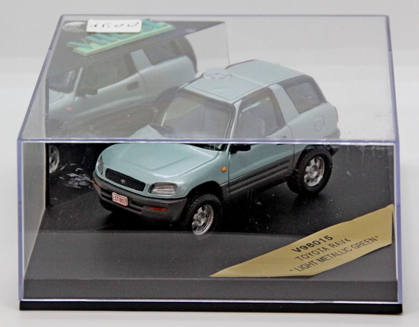 IMG_0063-1200D_Vitesse_1op43_Toyota-RAV4_L-met-green_LST-802_V980