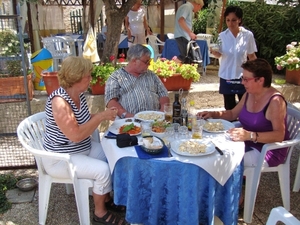 Gezelli lunchen met z'n 4en.