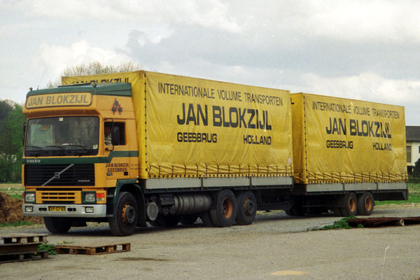 VOLVO-F10 BLOKZIJL GEESBRUG (NL)
