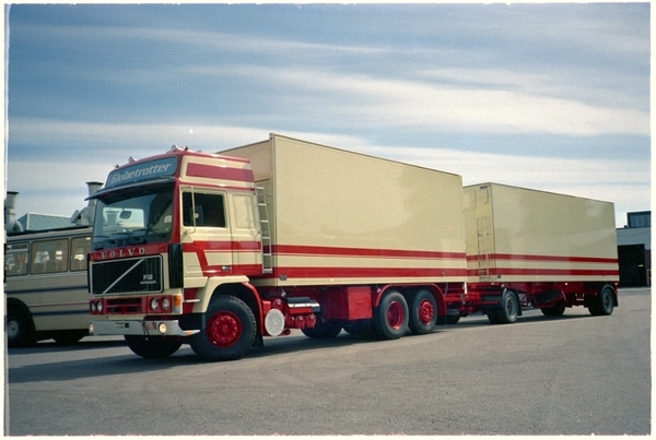 VOLVO-F12 6x2