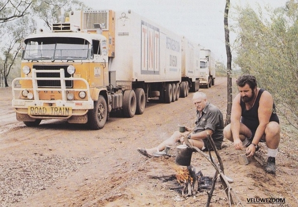 Volvo-F88-RoadTrain TNT
