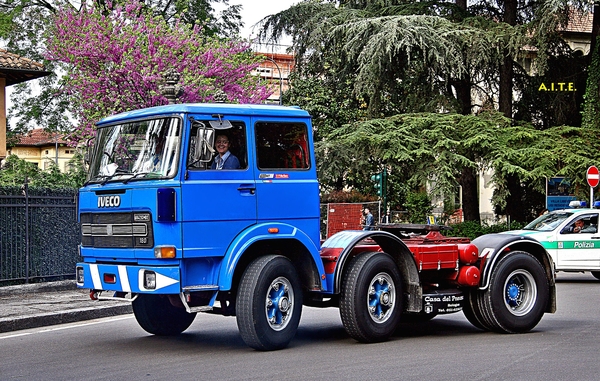 IVECO 6X2) (I)