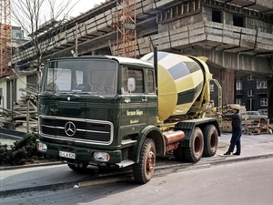 Mercedes-Benz-lp2223