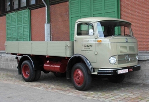 MERCEDES-BENZ 328
