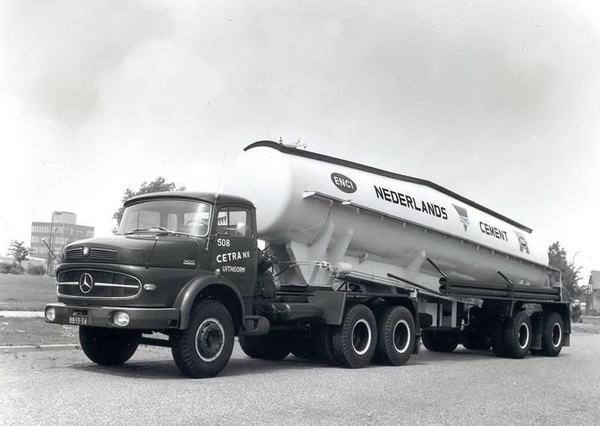 MERCEDES-BENZ -2426 CENTRA UITHOORN (NL)