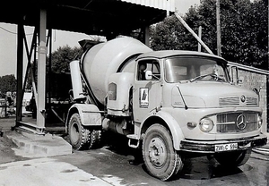 MERCEDES-BENZ-320 (D)