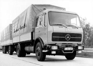 MERCEDES-BENZ 1832