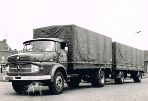 Merceds-Benz-1618 Teunissen Elst (GLD)