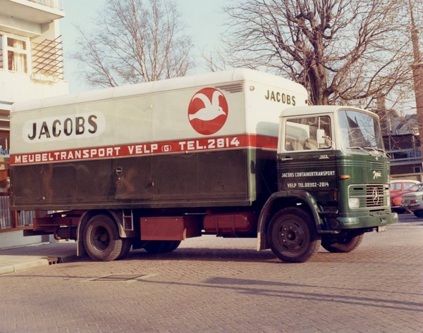 MERCEDES-BENZ-113 JACOBS VELP (GLD)