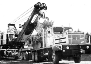 Sisu_K-50SS_towing_Bucyrus-Erie_88-B