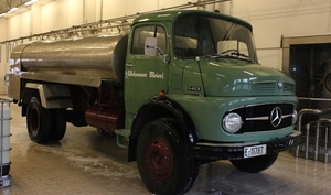 MERCEDES-BENZ-1413