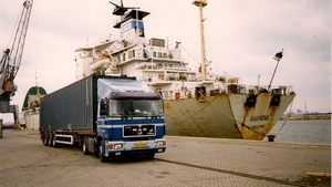 Containers laden Terminal Moerdijk