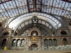 HET STATION VAN ANTWERPEN CENTRAAL