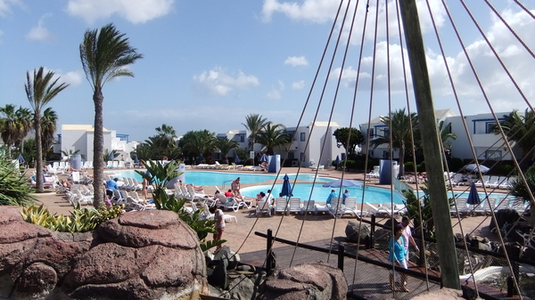 zicht op de zwembaden