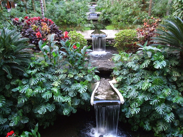 deze binnentuin ook een realisatie C.Manrique