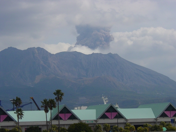 Kagoshima Japan - Sakurajima vulkaan eruptie