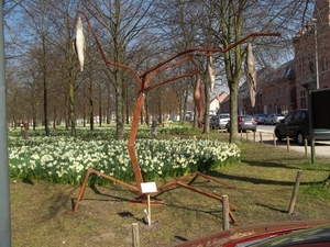 BOOM MET KERAMISCHE PEULEN-STAF VINCK