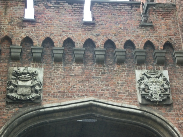 19-Schilden achterkant ingangspoort