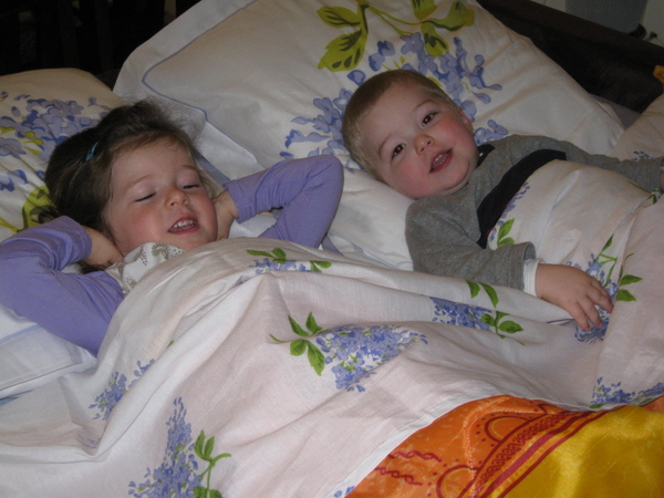 09) 't Is leuk in 't grote bed