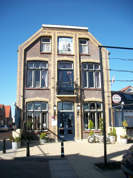 61-Caf de Molenhoek op de Markt in Hoek