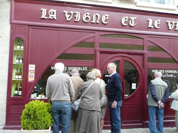 20090502 09.17 Sancerre corda aan de wijnwinkel