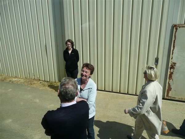 20090502 12.20 Sancerre einde van de wijnproeverij Georges en Mad