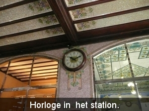 20090416 10u14  Valencia horloge in het station  045