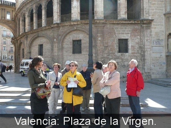 20090416 12u45  Valencia de groep op Plaza de la Virgen  107