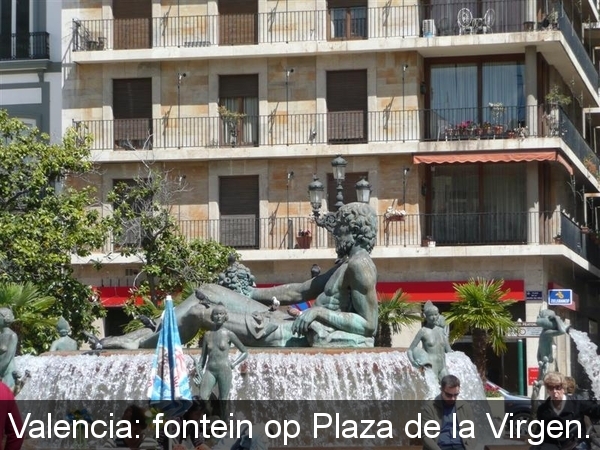 20090416 12u46  Valencia Fontein op de Plaza de la Virgen  109