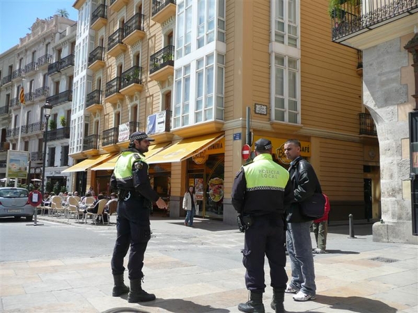 20090416 13u52  Valencia politie op de Plaza de la Reina  123