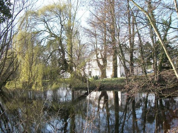 85-Kast.Con.met omwalde halfgesloten hoeve