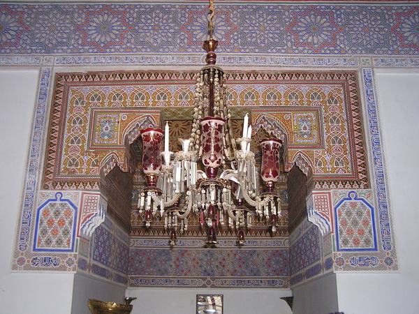 Luster in de eetzaal van Riad Torbenlund