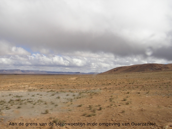 Steenwoestijnen dor en winderig