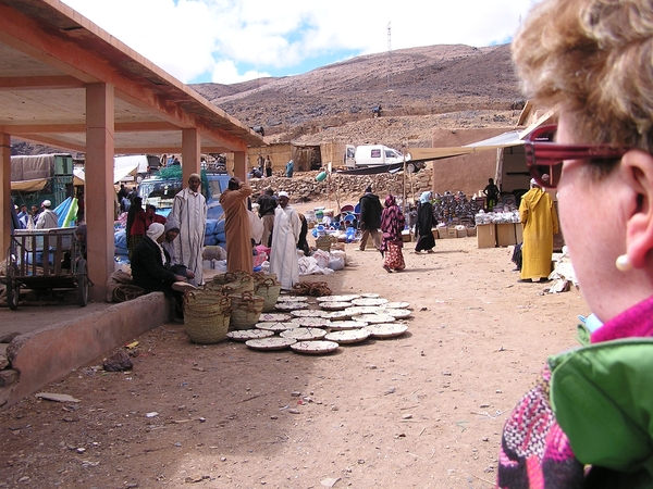 Zelfs potten en keramische teilen te koop