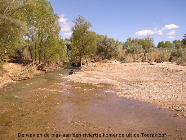 Geen wasmachine? Geen nood de rivier is de wasplaats bij uitstek