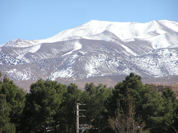 Jbel Ayachi,3737m. Hoge Atlas gezien vanuit Midelt